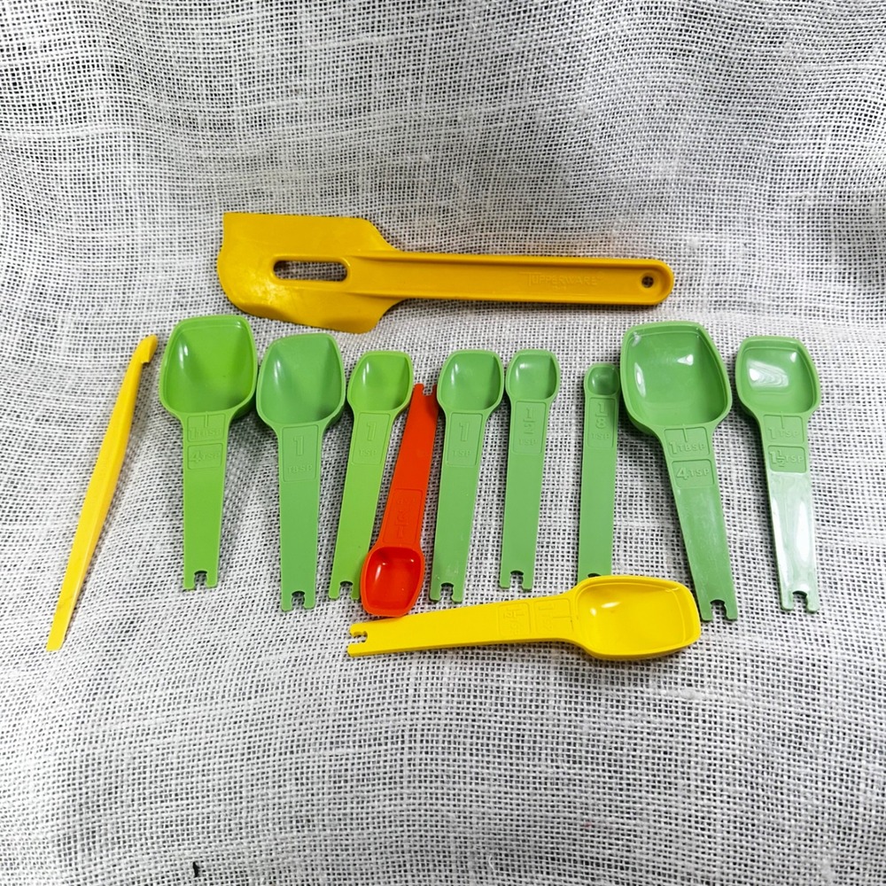 Tupperware Measuring Spoons Spatula Citrus Peeler Lot Green Yellow Orange Vtg